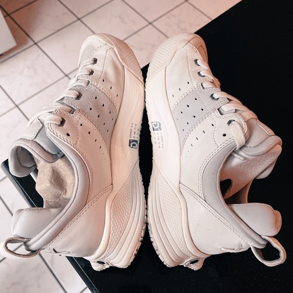 🔥DECKERS RUNNING SHOR🔥 - Picture 4 of 6